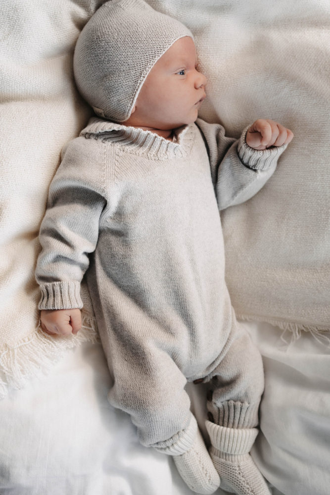 Warmer Babystrampler mit langem Ärmel aus Merinowolle für Neugeborene ab 0 Monate.