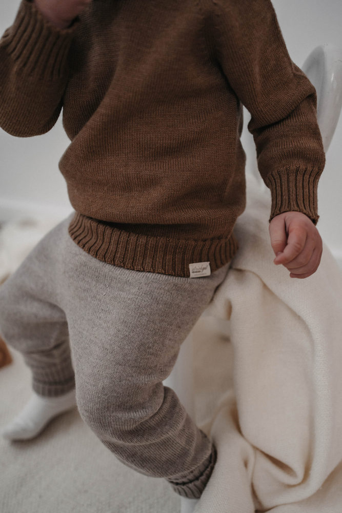 Gestrickte Babyhose mit weichem Bund zum Mitwachsen ideal zum Krempeln bis Größe 18- 24 Monate.