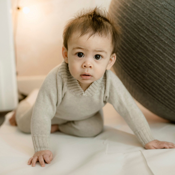 Warmer Babystrampler mit langem Ärmel aus Merinowolle für Neugeborene ab 0 Monate.