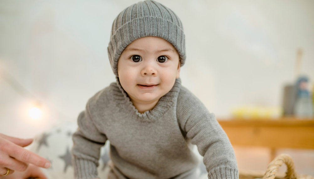 Gerippte Mütze für Babys ab 3 Monate aus feinster Merinowolle in Deutschland hergestellt.