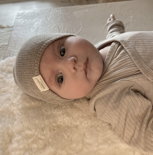 Super weiche Newborn Babymütze ab der Geburt zum Mitwachsen, made in germany.