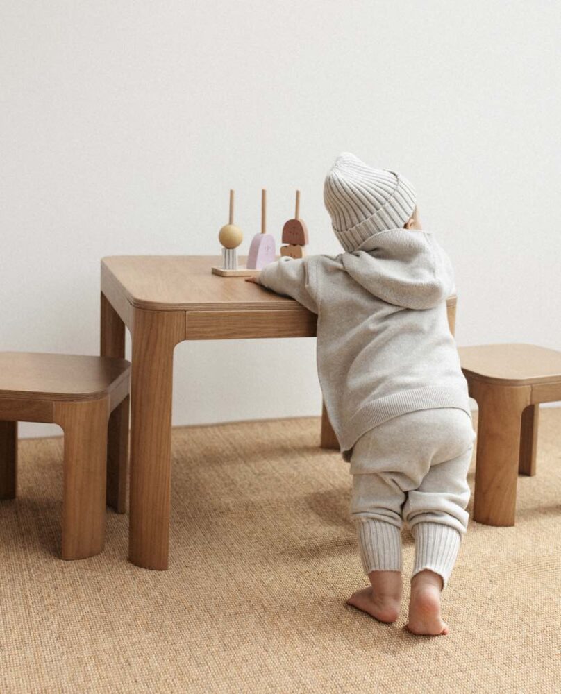 Weiche, cooler Baby- und Kleinkindhoddies zum Mitwachsen aus Merinowolle made in Germany.