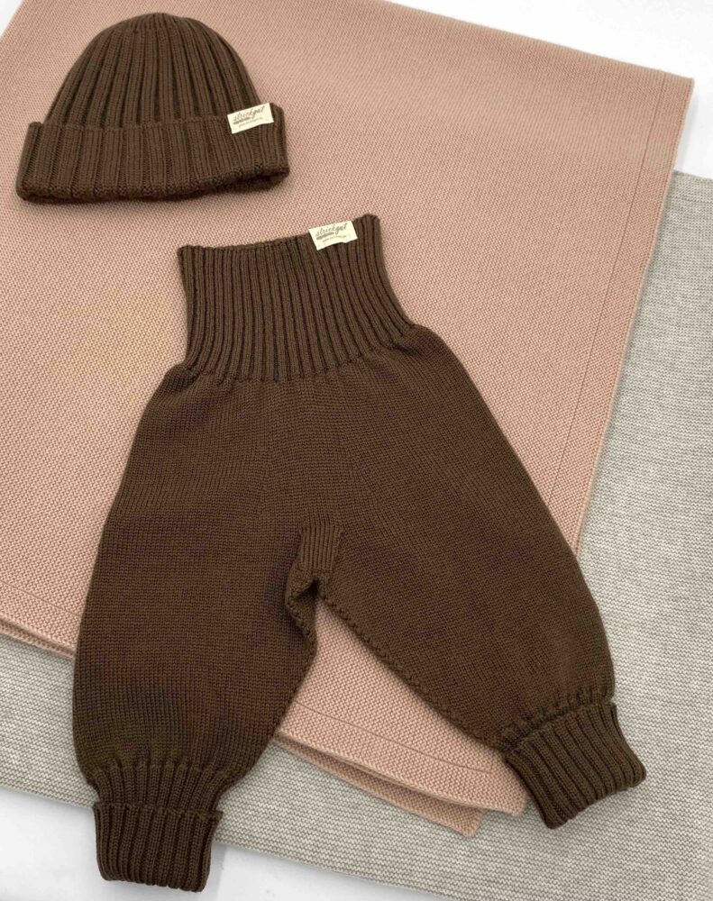 Gestrickte Babyhose mit weichem Bund zum Mitwachsen ideal ab der Geburt bis Größe 18- 24 Monate.