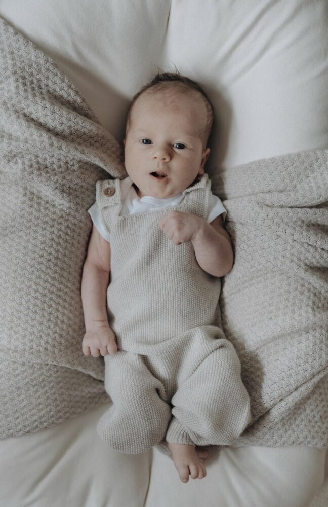 Gestrickter hochwertiger Babystrampler Reiskorn aus reiner Merinowolle bis 18 Monate. Shop now